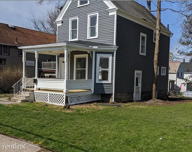 Foto principal - 2 br, 1 bath House - 709 E River St