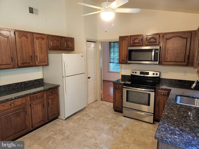 Building Photo - 20521 Highland Hall Dr