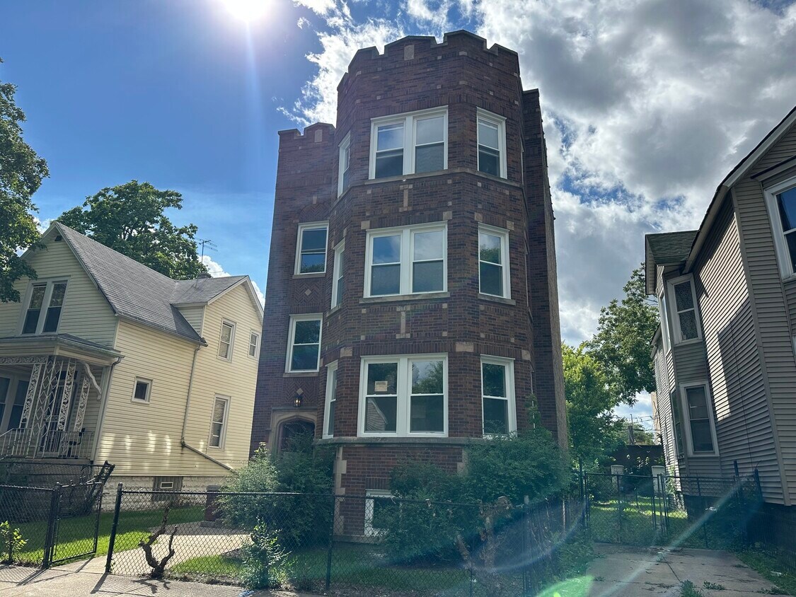 Foto principal - 11320 S Edbrooke Ave