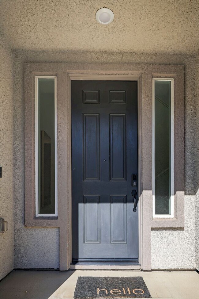 Foto del edificio - Beautiful 2 story Home for rent in Visalia...