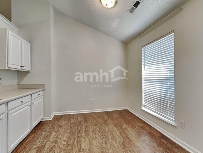 Foto del edificio - 204 Appleton Ln