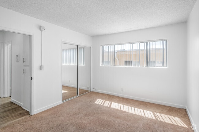 2BR, 1BA - 725SF - Bedroom - 3932 Sepulveda Blvd