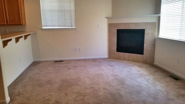 Foto del edificio - 2 bedroom Duplex in Carson City For Rent