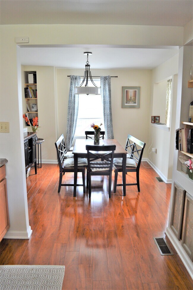 Building Photo - 117 47th St