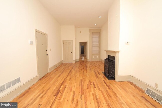 Building Photo - 1513 Green St