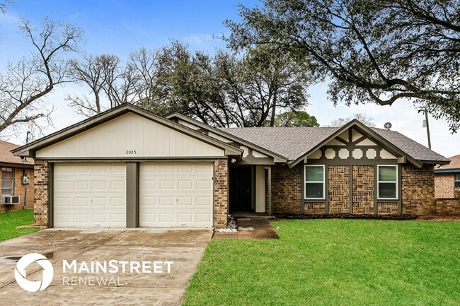 Building Photo - 2025 Schumac Ln