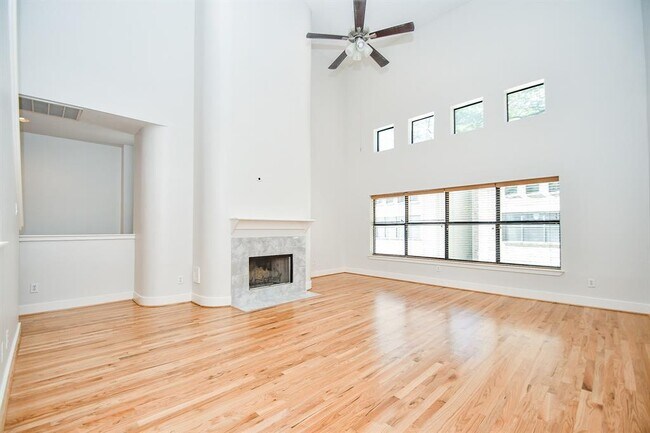 Building Photo - 8626 Meadowcroft Dr