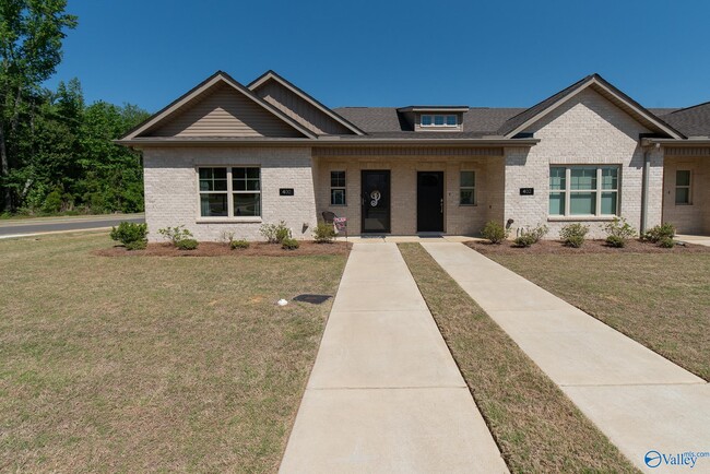 Building Photo - 400 Ronnie Drive SE