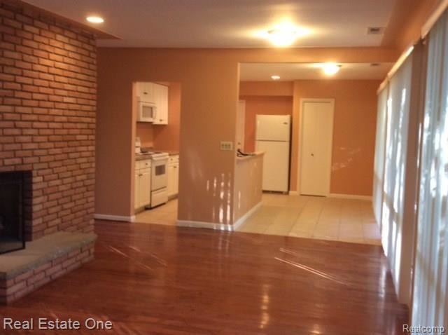 Building Photo - 2765 W Hickory Grove Rd