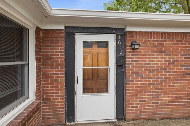 Foto del edificio - 4612 Rookwood Ave