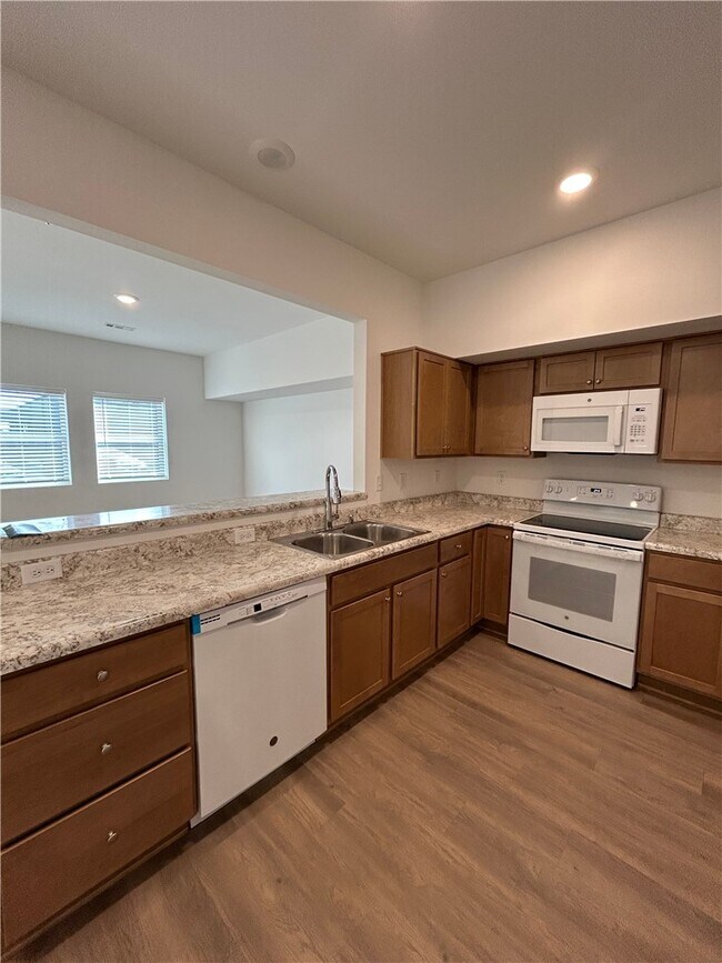 Building Photo - 2802 W Mockingbird Ln