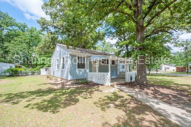 Building Photo - 705 Palm Dr