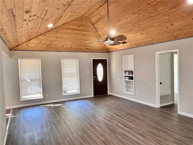 Foto del edificio - 4577 Emerald Dr E