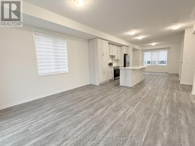 Building Photo - 16 Kingbird Cmn