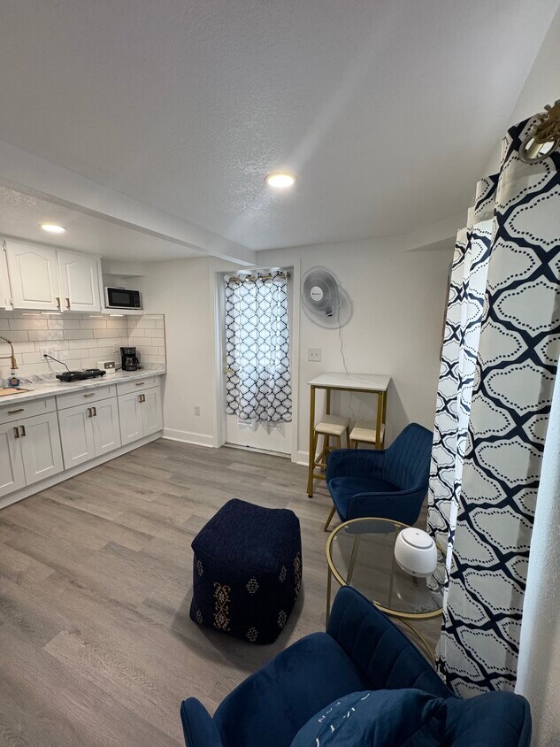 Primary Photo - 104 E Euclid Ave