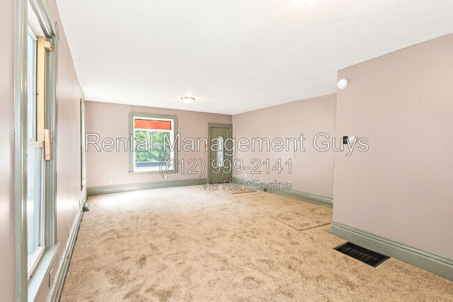 Building Photo - 2205 10th Ave S