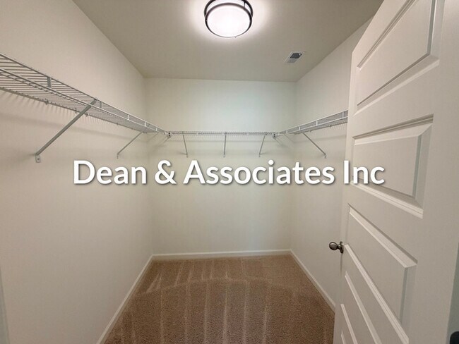 Foto del edificio - 827 Fish Camp Rd