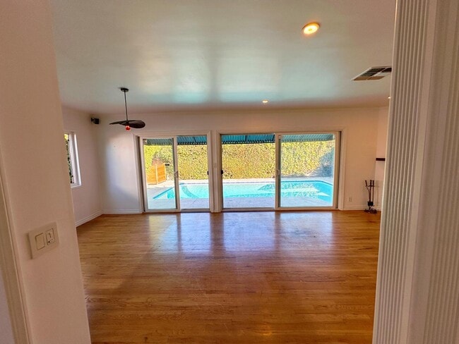 espacio habitable abierto - 6500 Whitaker Ave