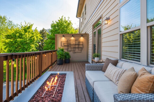 Foto del edificio - 212 Coronet Woods Ct