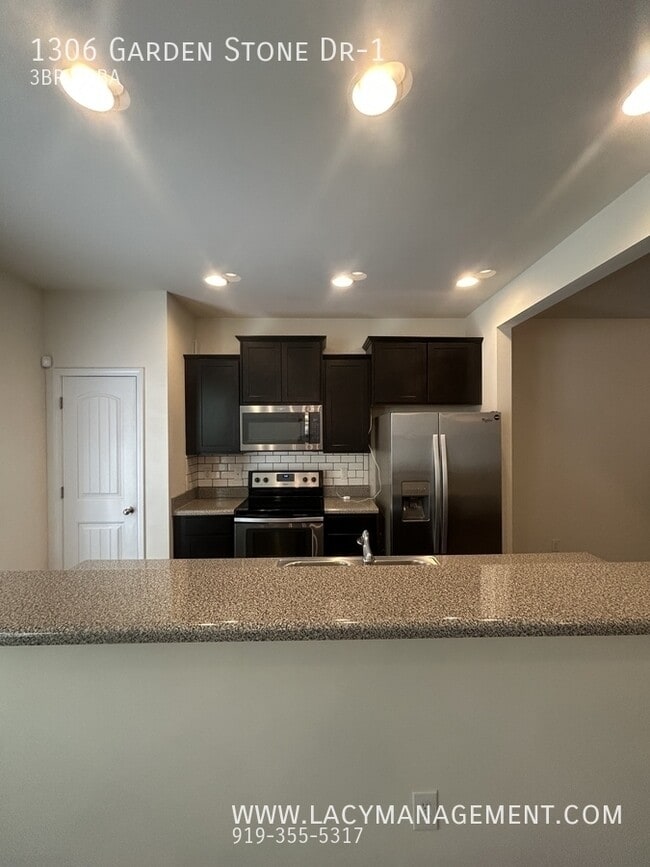 Building Photo - 1306 Garden Stone Dr