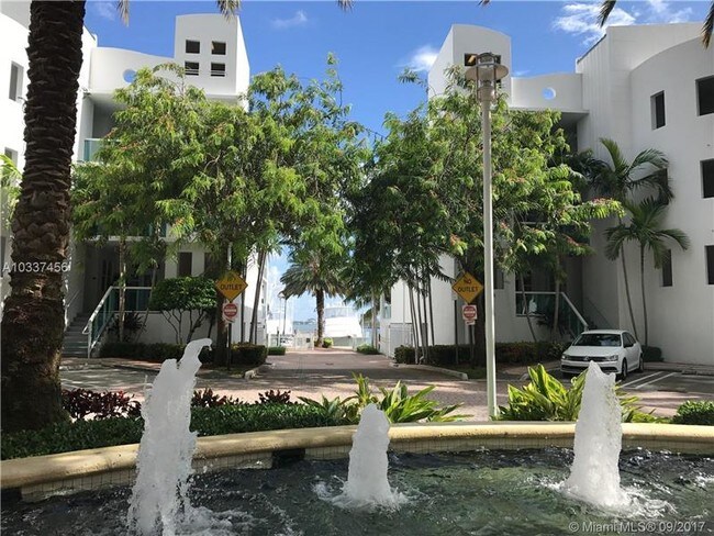 Building Photo - 7900 Harbor Island Dr