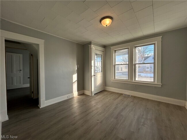 Building Photo - 11702 Brookfield Ave