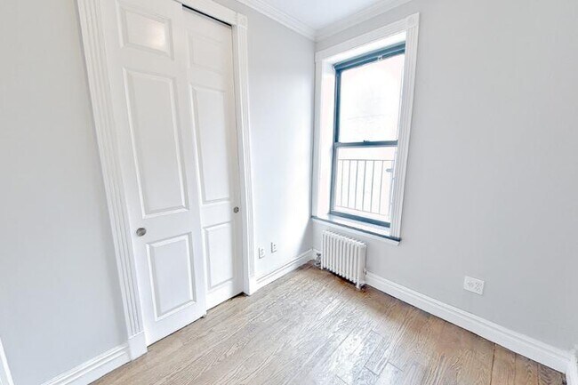 Building Photo - 234 Mott St