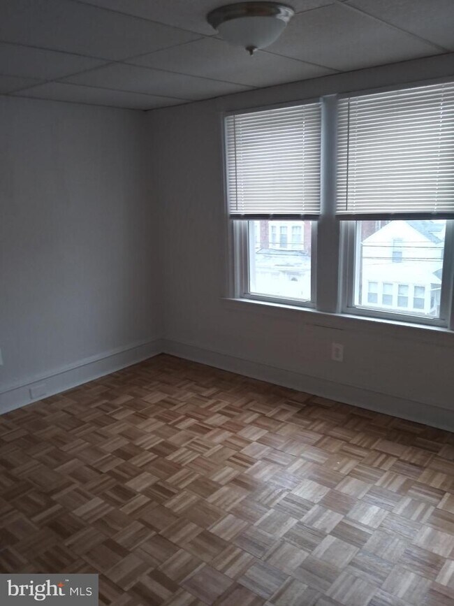 Foto del edificio - 317 E 22nd St