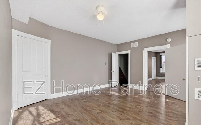 Building Photo - 3005 S Compton Ave