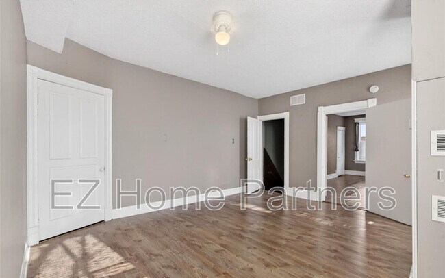 Foto del edificio - 3005 S Compton Ave