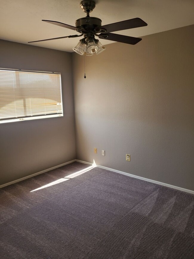 Building Photo - Ready to move in 3b 2b