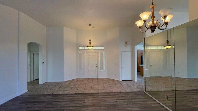 Building Photo - 5042 Vista Loma Way