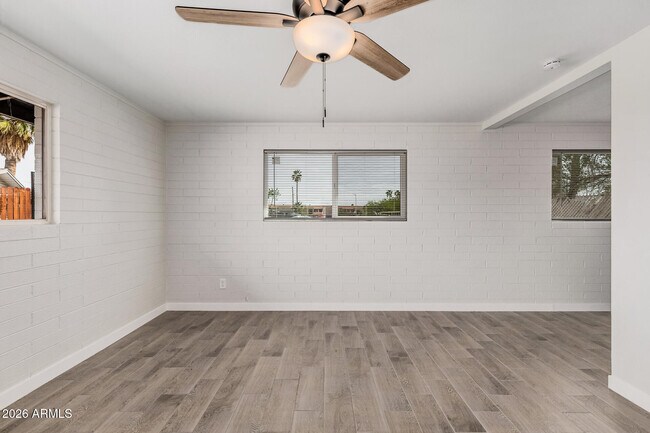 Foto del edificio - 1321 N 48th Pl