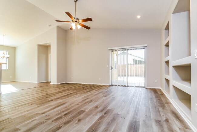 Foto del edificio - 24729 W Dove Ridge