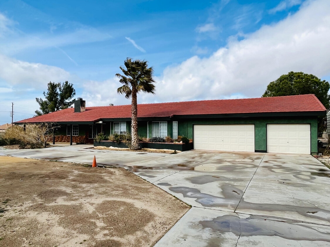 2821 W Ave O 12, Palmdale, CA 93551 House Rental in Palmdale, CA