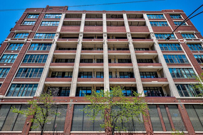 Foto del edificio - 320 E 21st St