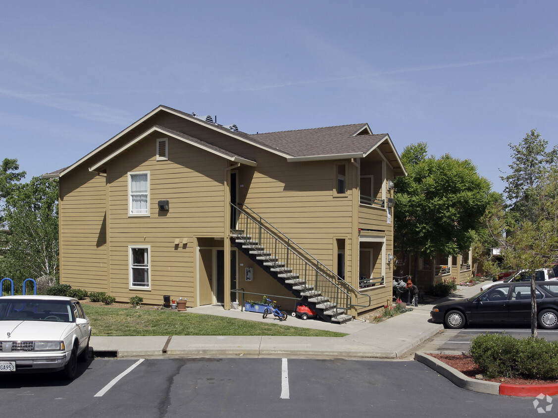 Foto del edificio - Auburn Court Apartments