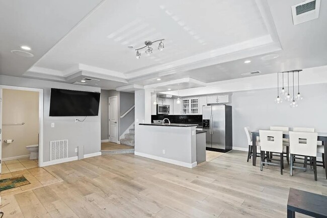 Building Photo - 108 Balbach St