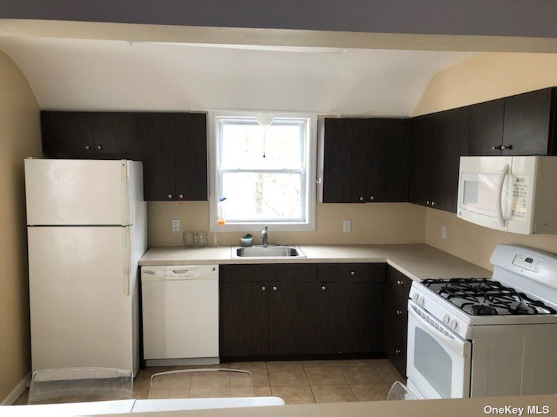 Foto principal - 685 Walt Whitman Rd