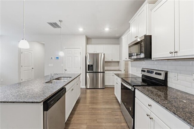 Foto del edificio - 6615 Bluffview Dr