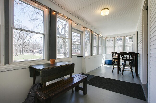 Foto del edificio - 1123 Chatsworth St N #1