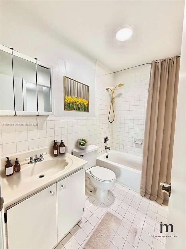 Foto del edificio - 3011 W 76th St