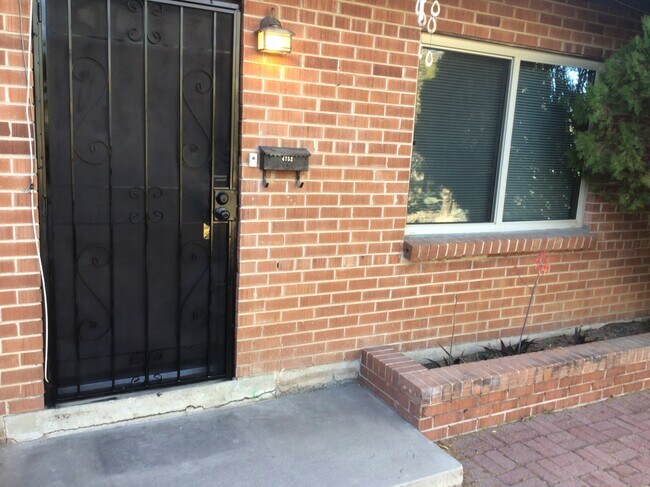 Foto del edificio - 4752 E 2nd St