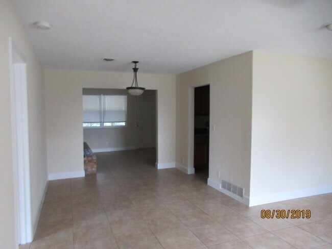 Foto del edificio - 4 Bedroom 2 Bath in South Daytona