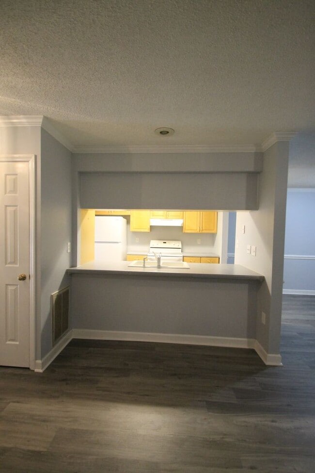 Building Photo - 806 Beech Dr
