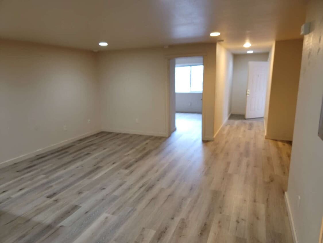 Building Photo - 65 Central 1L