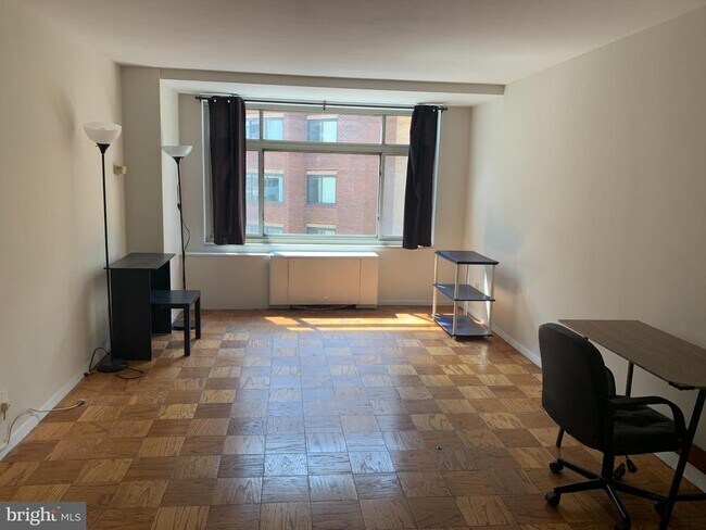 Foto del edificio - 2401 H St NW