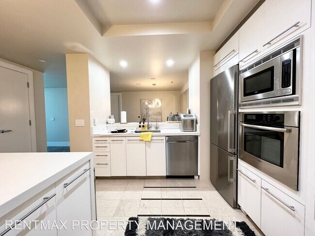 Building Photo - 2 br, 2.5 bath House - 2700 S LAS VEGAS BL...