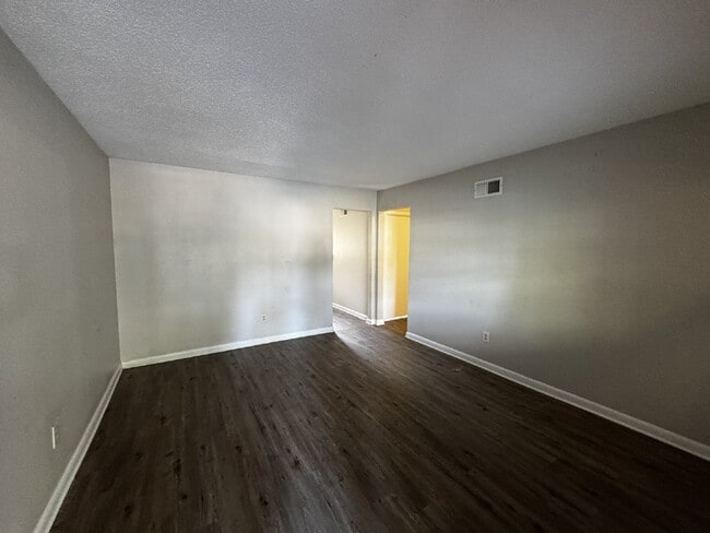 Building Photo - Duplex For Rent
