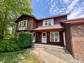 Building Photo - 4544-4546 Countrywood Ct SE